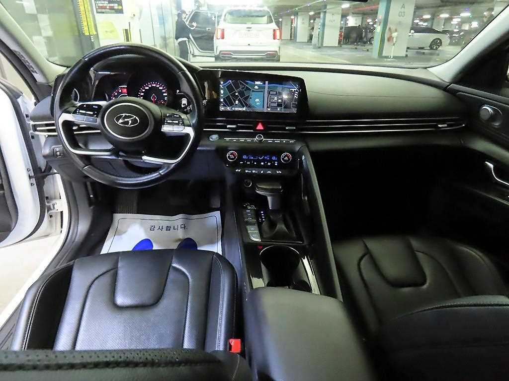 HYUNDAI Avante - Vista 10