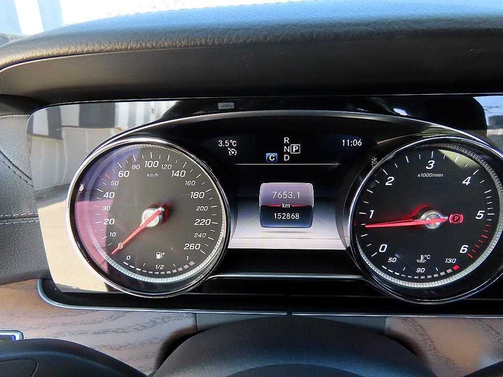 Mercedes Benz E class - Vista 9