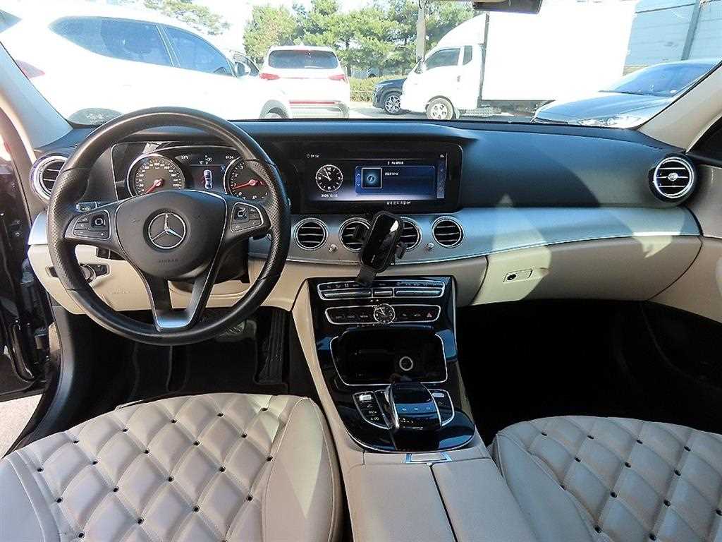 Mercedes Benz E class - Vista 7