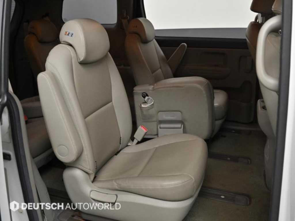 KIA Carnival - Vista 12