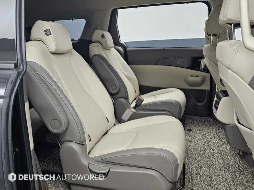 KIA Carnival - Vista 11