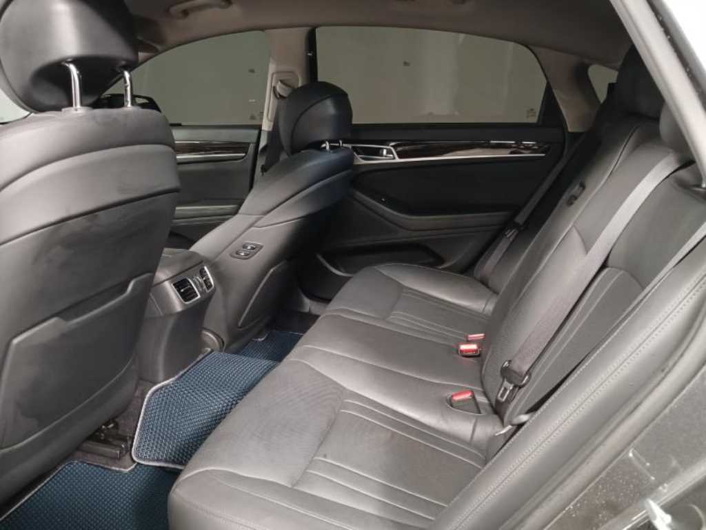 Genesis G80 - Vista 8