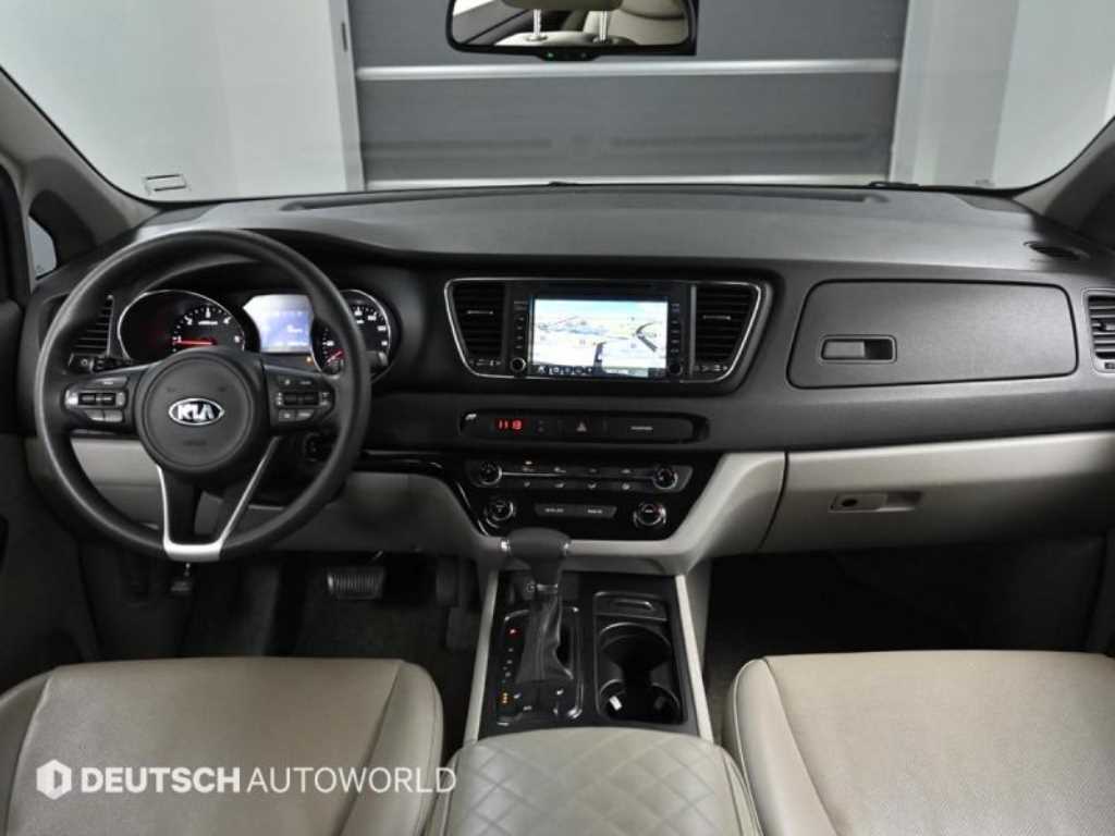 KIA Carnival - Vista 7