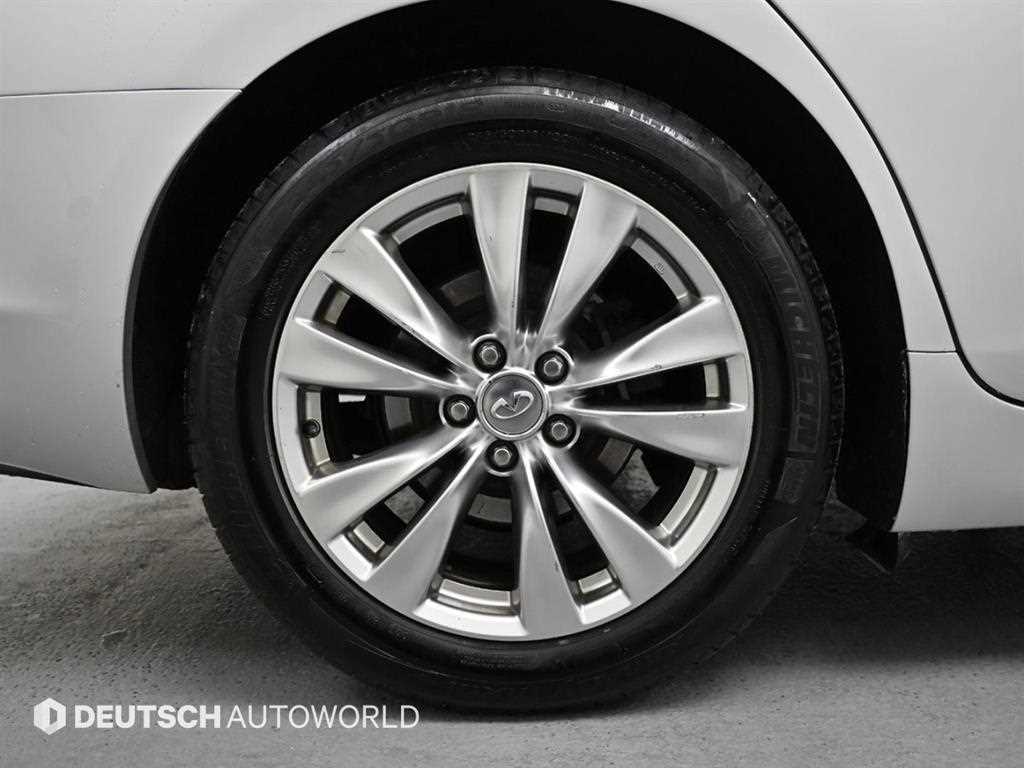 Infiniti M - Vista 5