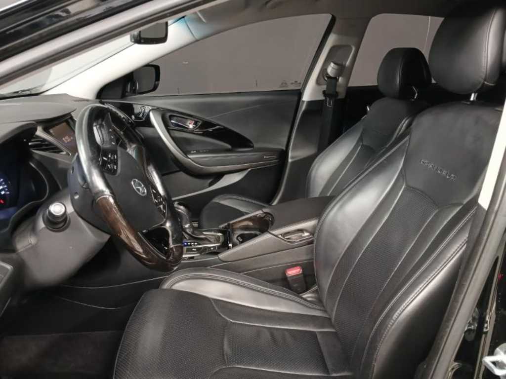 HYUNDAI Grandeur - Vista 7