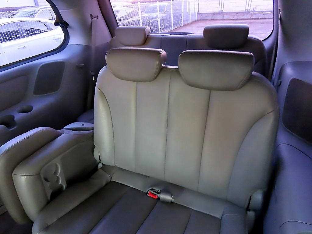 KIA Carnival - Vista 7