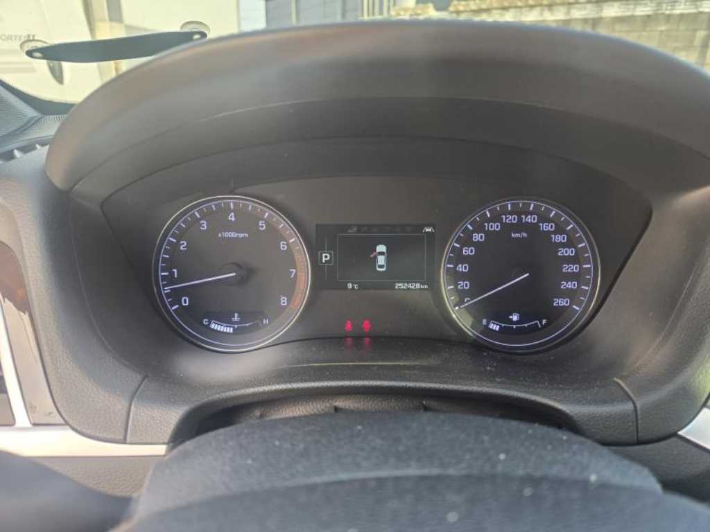 HYUNDAI Genesis - Vista 4