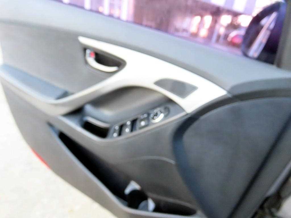 HYUNDAI Avante - Vista 11