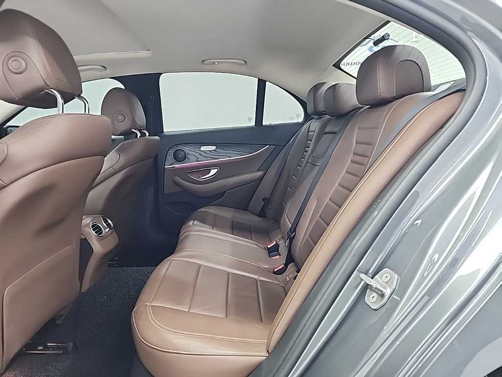 Mercedes Benz E class - Vista 12