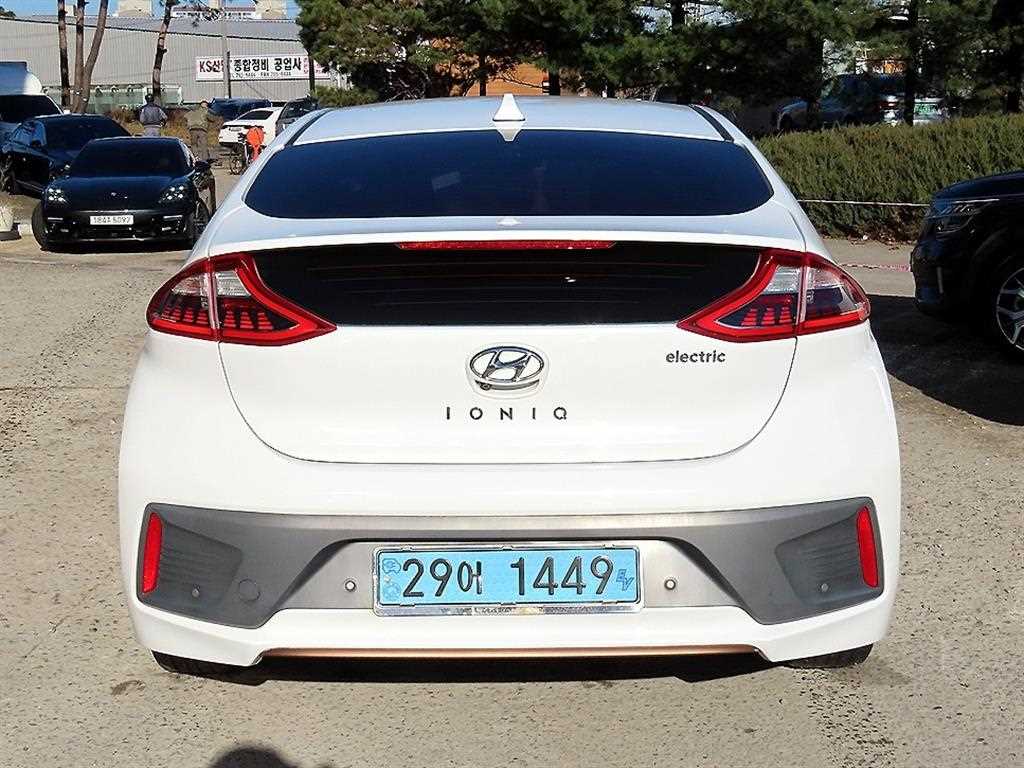 HYUNDAI Ioniq - Vista 4