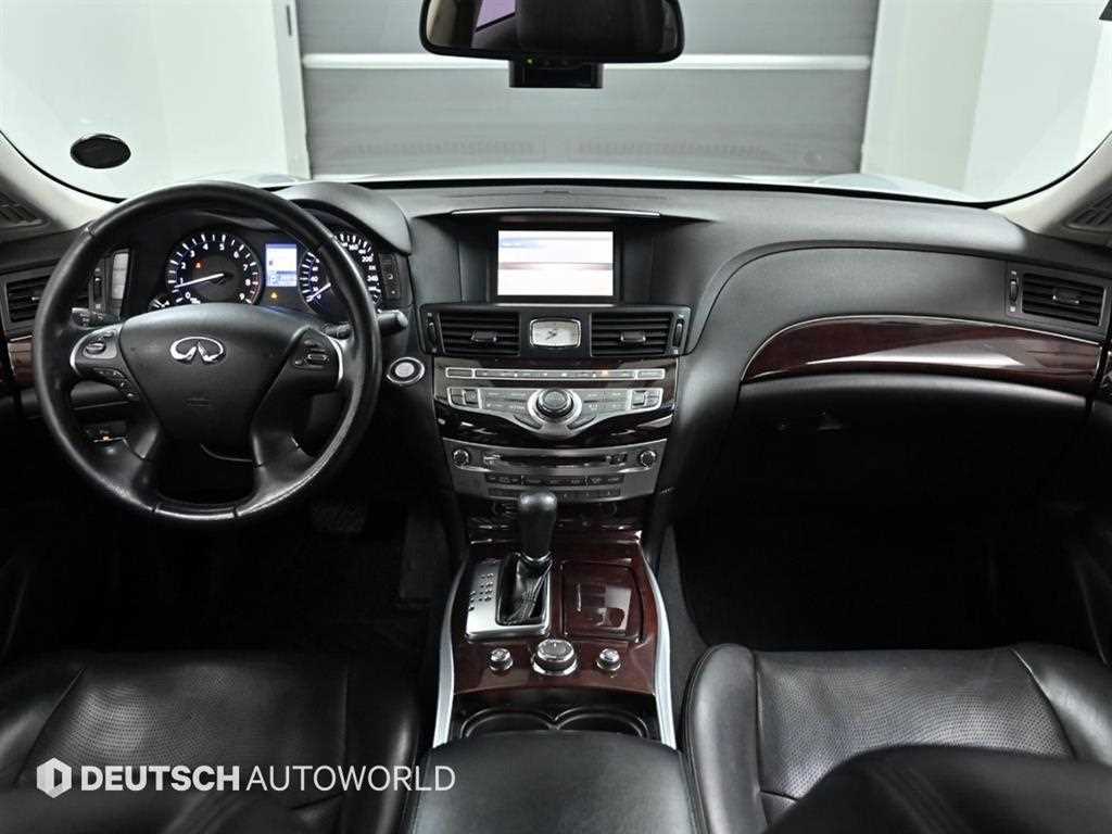 Infiniti M - Vista 7