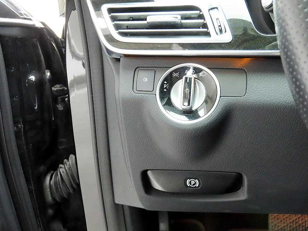 Mercedes Benz E class - Vista 12