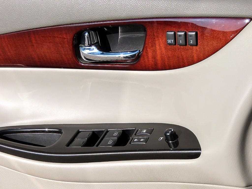 Infiniti EX - Vista 11