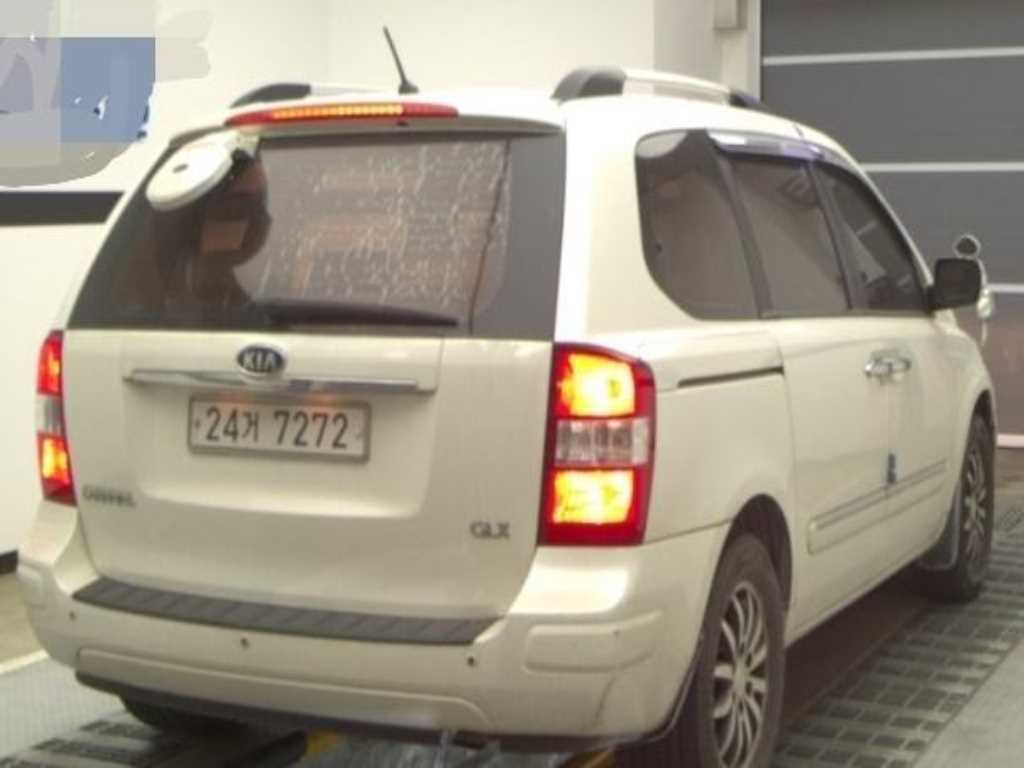 KIA Carnival - Vista 5