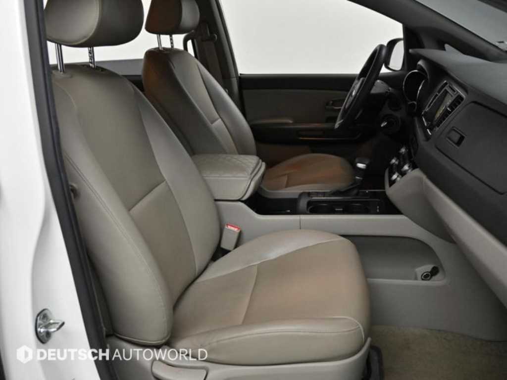 KIA Carnival - Vista 10