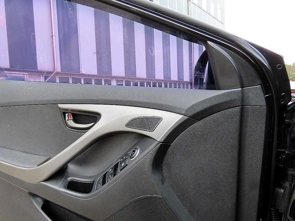 HYUNDAI Avante - Vista 11