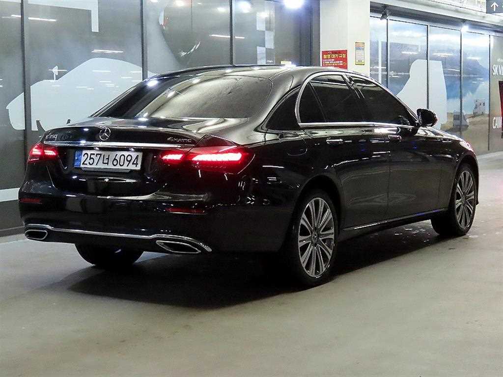 Mercedes Benz E class - Vista 4