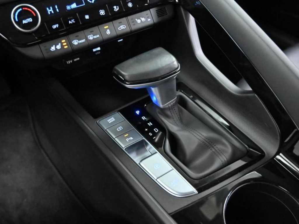 HYUNDAI Avante - Vista 9