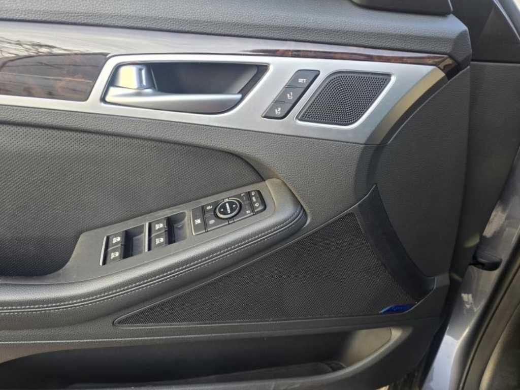 HYUNDAI Genesis - Vista 9