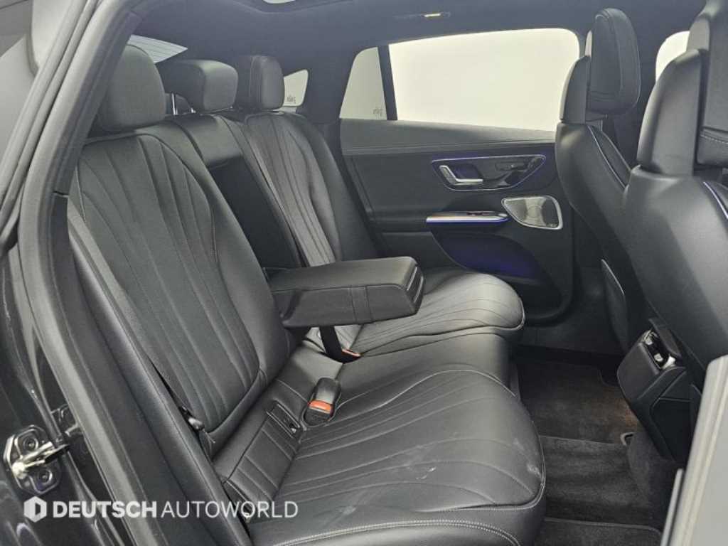 Mercedes Benz EQE - Vista 12