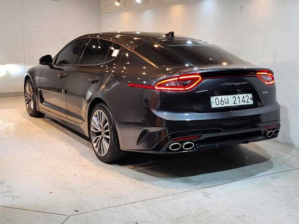 KIA Stinger - Vista 4