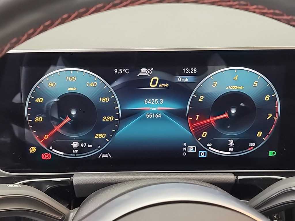 Mercedes Benz GLA Class - Vista 6