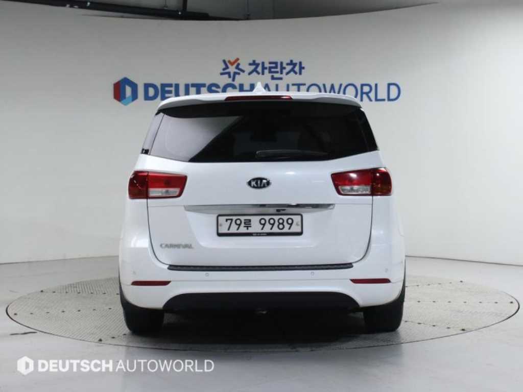 KIA Carnival - Vista 4