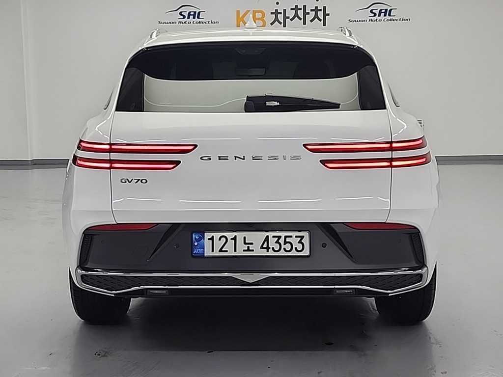 Genesis GV70 - Vista 4