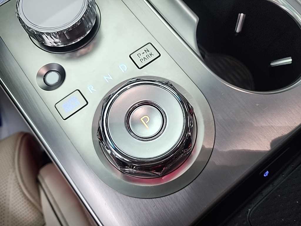 Genesis GV70 - Vista 8