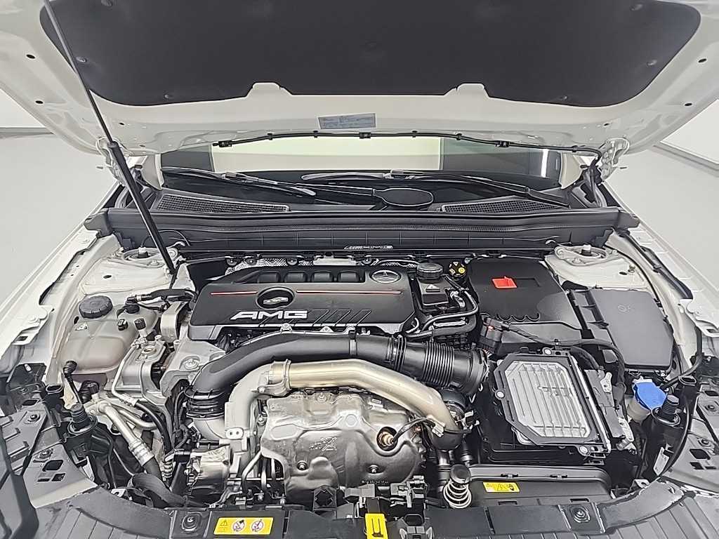 Mercedes Benz GLB Class - Vista 5