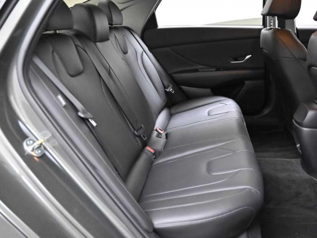 HYUNDAI Avante - Vista 12