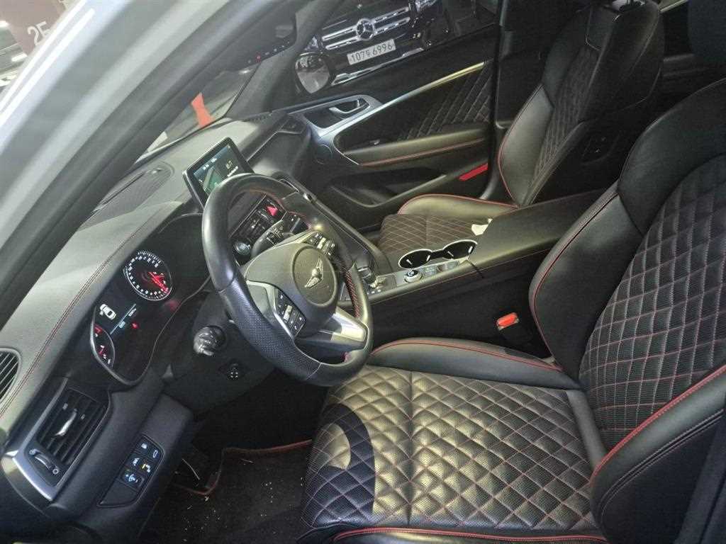 Genesis G70 - Vista 9