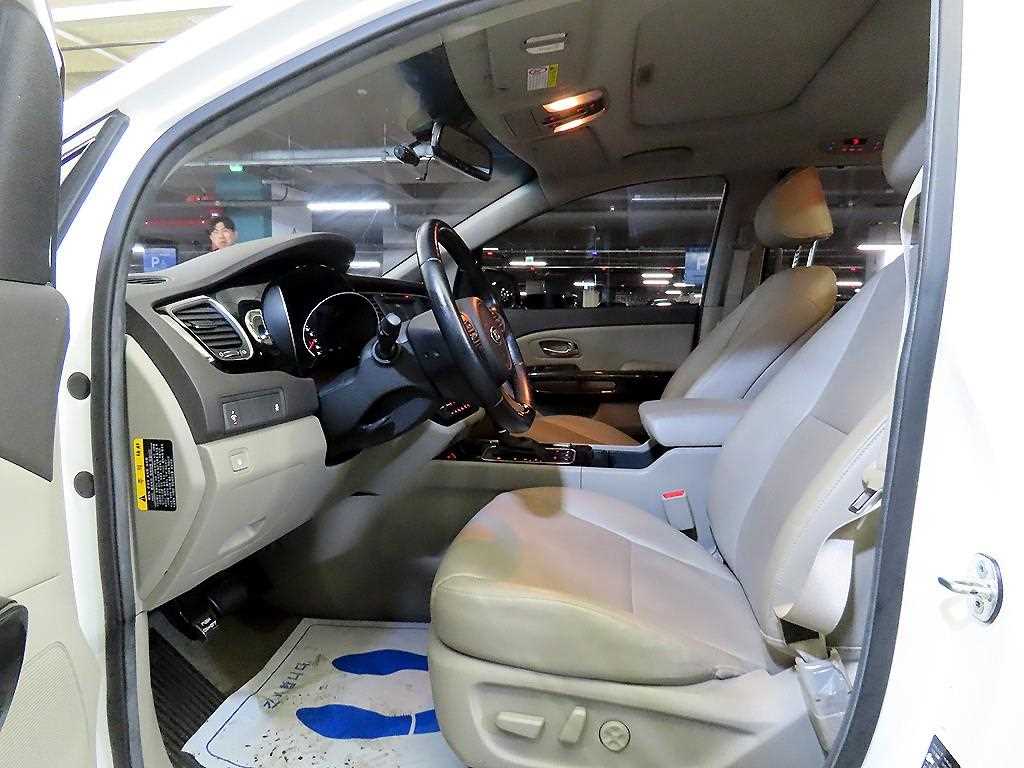 KIA Carnival - Vista 6