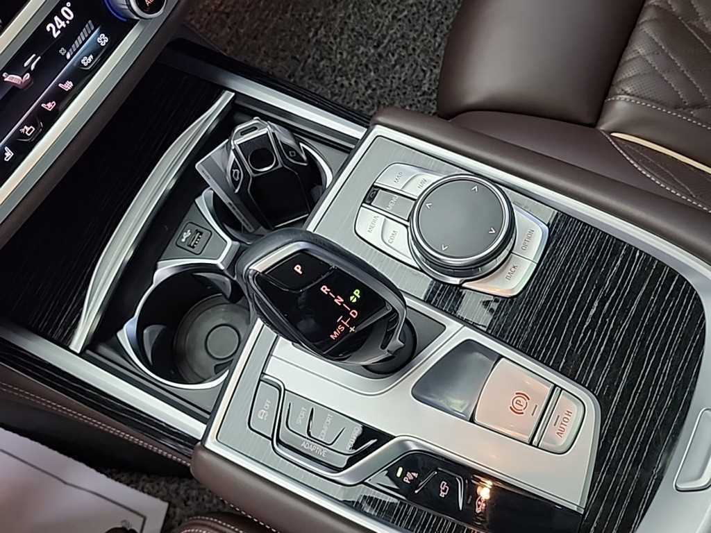 BMW 7 Series - Vista 8