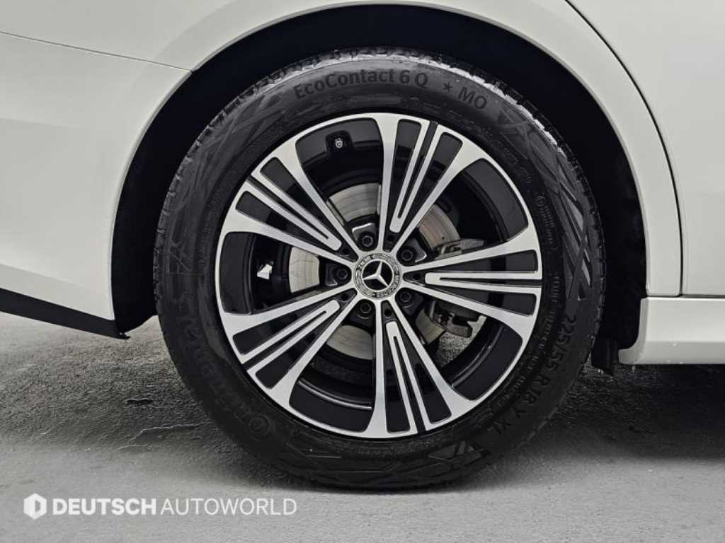 Mercedes Benz E class - Vista 5