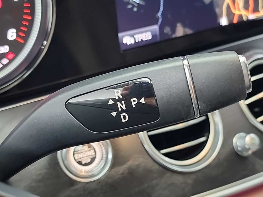 Mercedes Benz E class - Vista 8