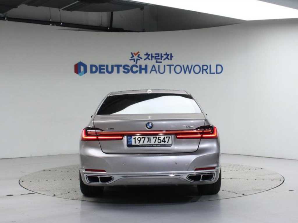 BMW 7 Series - Vista 4