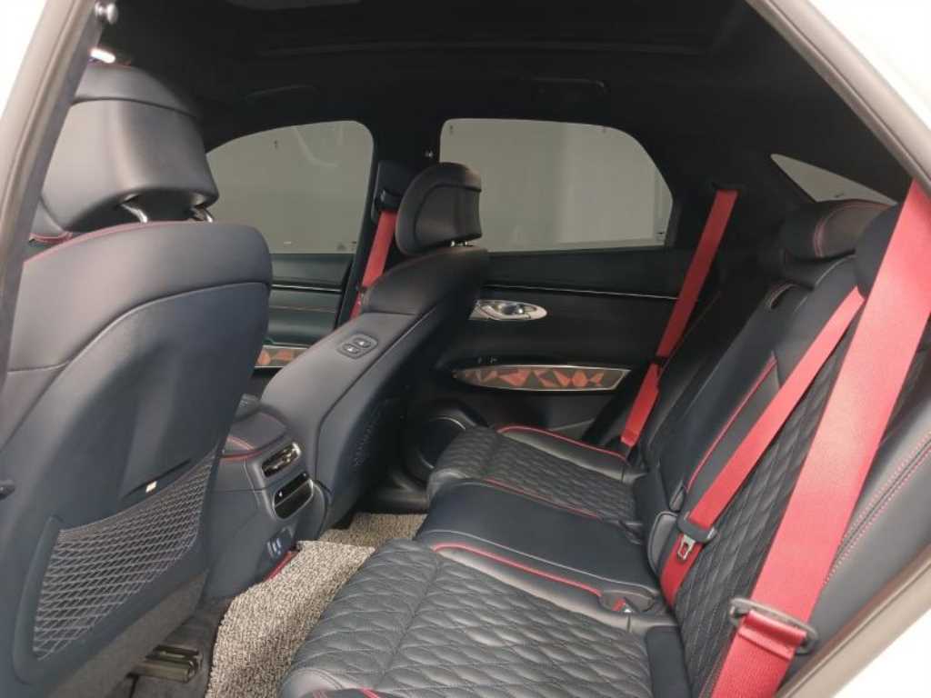 Genesis GV70 - Vista 8