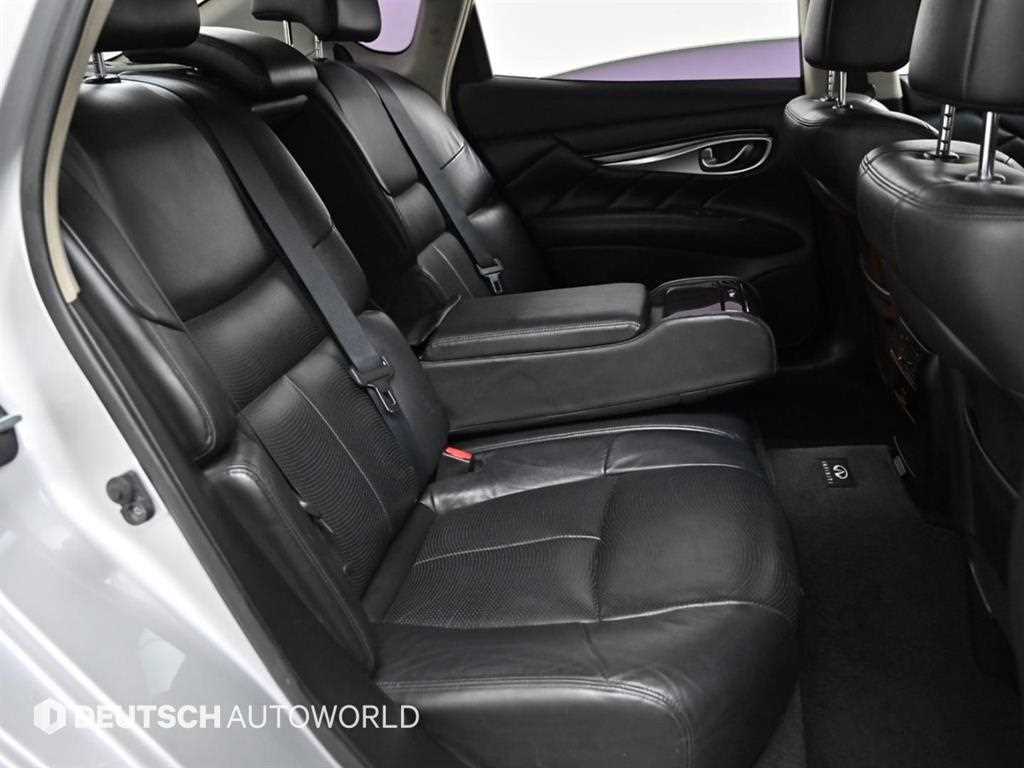 Infiniti M - Vista 12