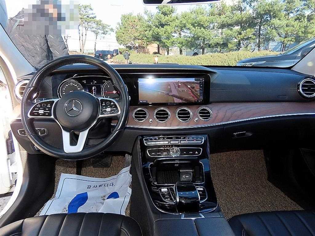 Mercedes Benz E class - Vista 7