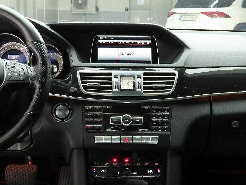 Mercedes Benz E class - Vista 8