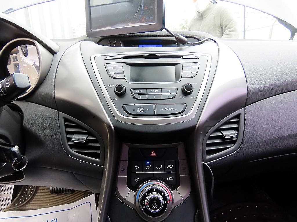 HYUNDAI Avante 2014 Negro - Importación desde Corea - HF Imports Iquique - Foto 13