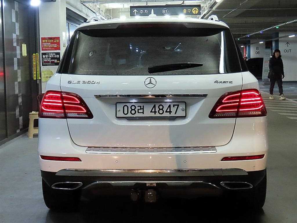 Mercedes Benz GLE Class - Vista 5
