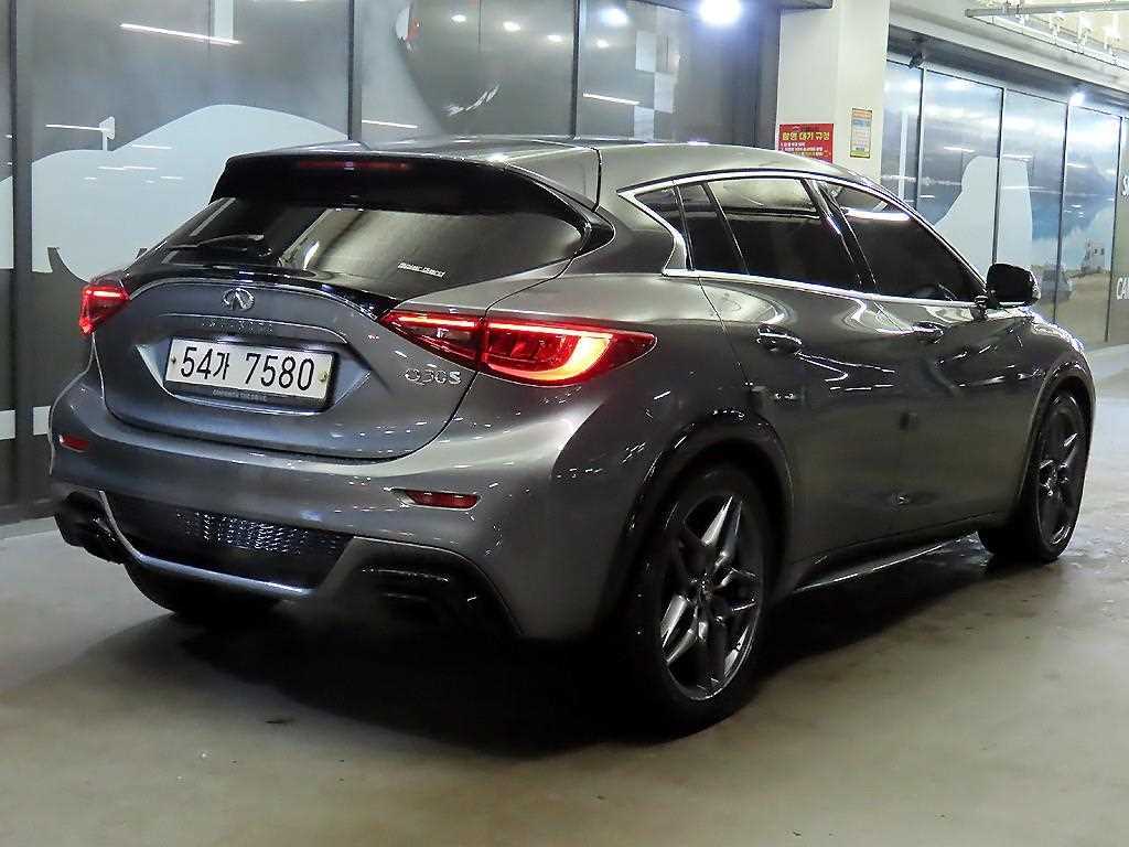 Infiniti Q - Vista 4