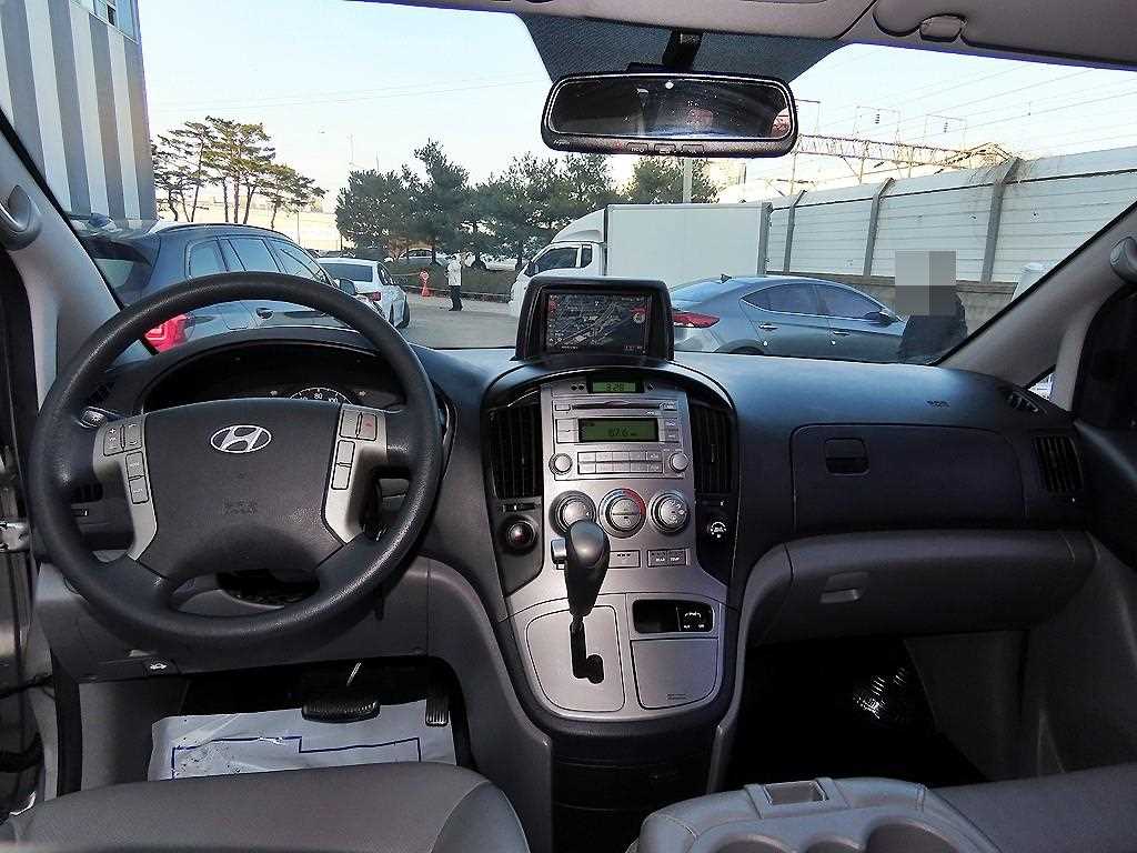 HYUNDAI Starex - Vista 8