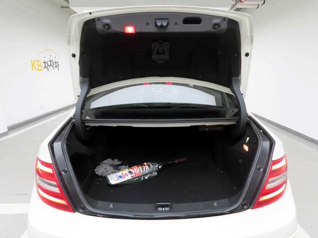 Mercedes Benz C Class - Vista 5