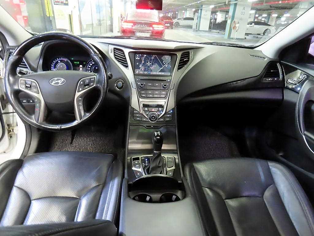 HYUNDAI Grandeur - Vista 10