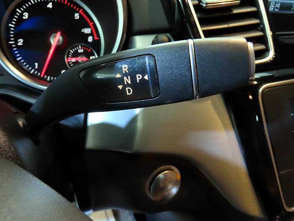 Mercedes Benz GLE Class - Vista 12