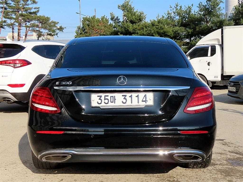 Mercedes Benz E class - Vista 4