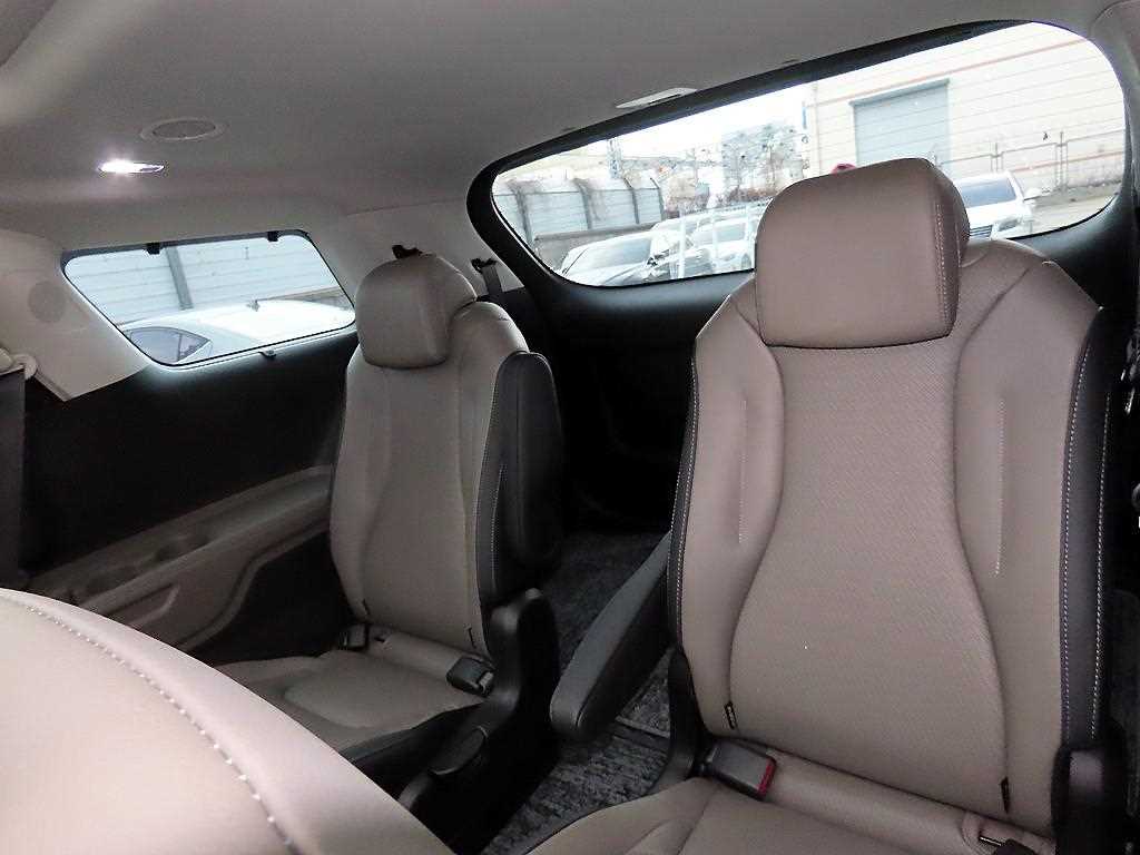 KIA Carnival - Vista 7